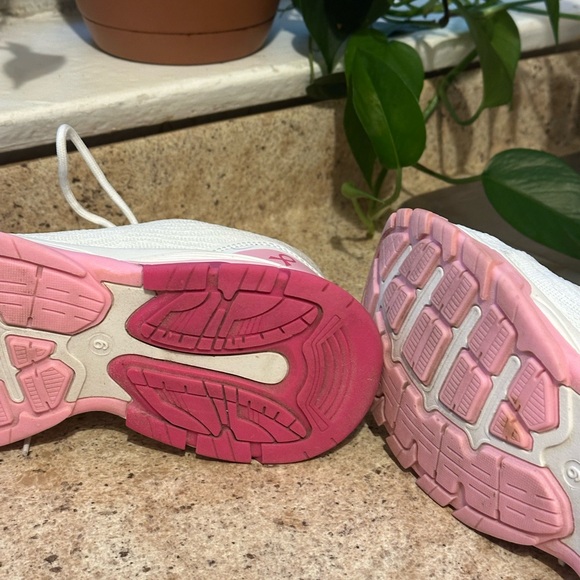 Avon Pink and White Breast Cancer Crusade Sneakers - Sz 9 - Picture 6 of 11